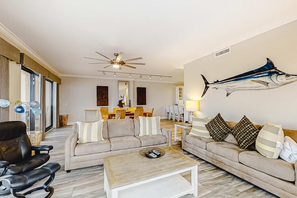 3rd-floor corner condo with balcony gym pool hot tub sauna & AC House in Orange Beach