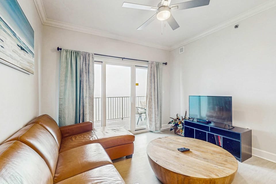 Gulf front condo with community outdoor & indoor pool hot tub & fitness center House in Gulf Shores