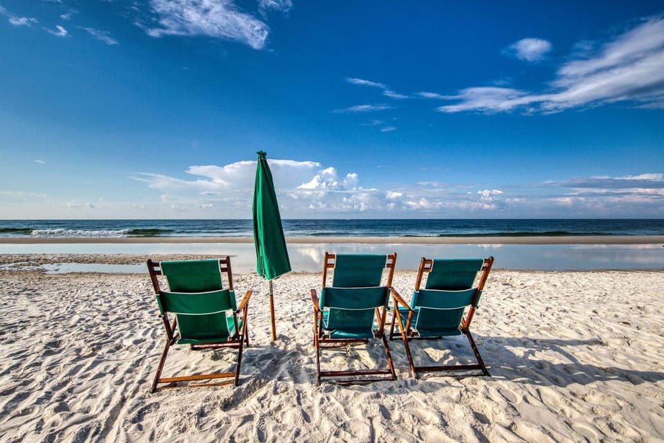 Bright Condo w Lagoon View & Shared Pools Hot Tub Tennis & Beach Access House in West Beach