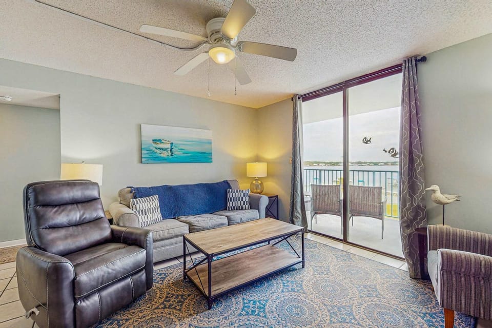 Bright Condo w Lagoon View & Shared Pools Hot Tub Tennis & Beach Access House in West Beach