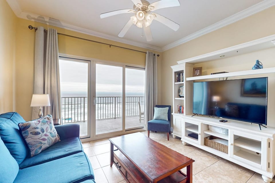Gulf front condo w swim-through outdoor & indoor pool hot tub and sauna House in Gulf Shores