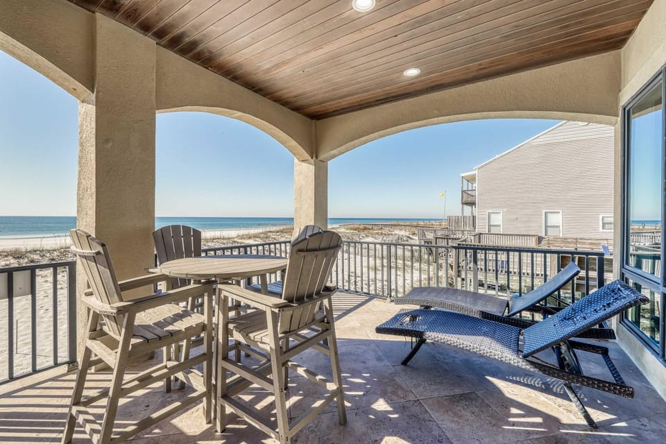 Luxurious Gulf-front home w direct beach access close to shops & dining House in West Beach