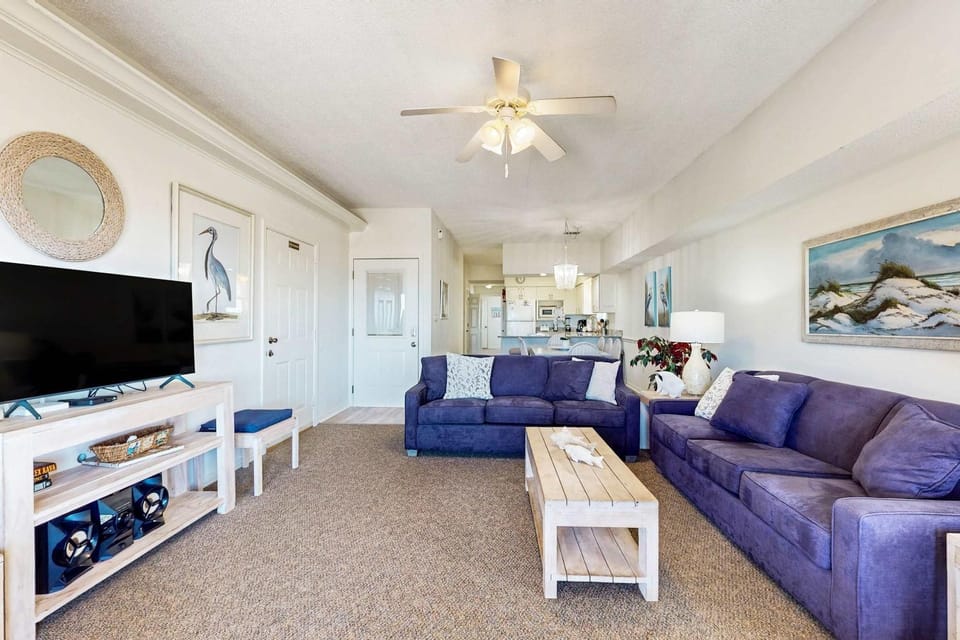 Two homes in one - beachfront Gulf-view decks central AC & washer dryers House in West Beach