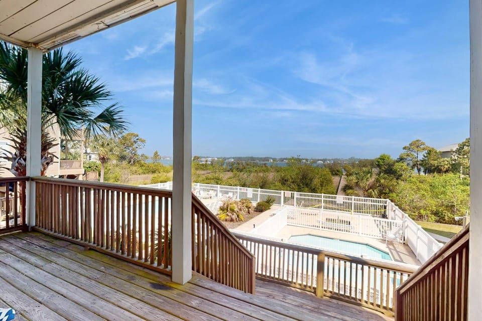 Lagoon-front dog-friendly duplex with heated outdoor pool hot tub & central AC House in West Beach
