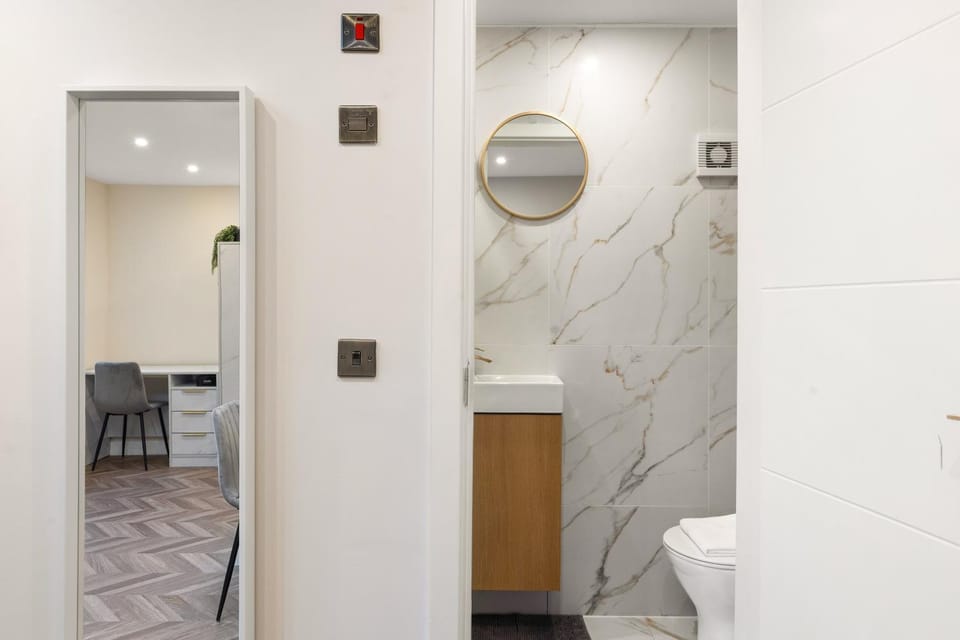 Contemporary Studio near Fulham Broadway Apartment in London