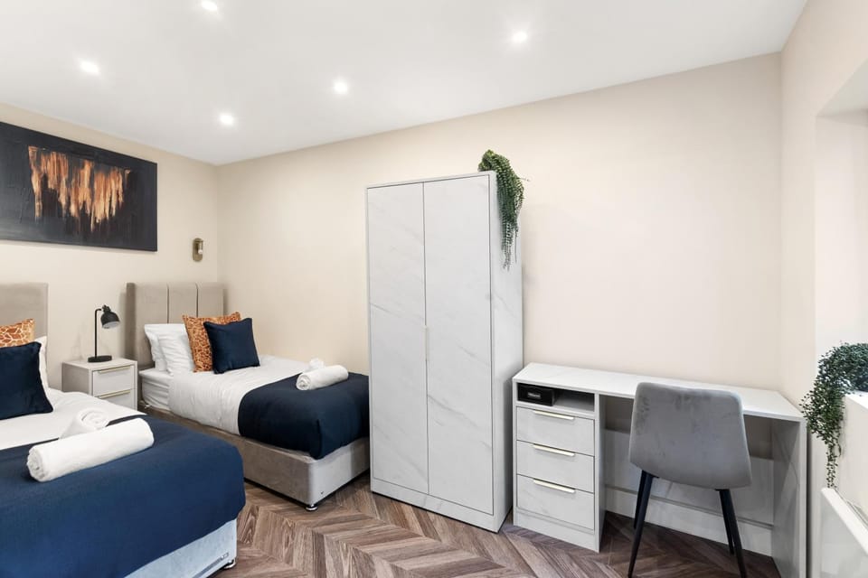 Contemporary Studio near Fulham Broadway Apartment in London