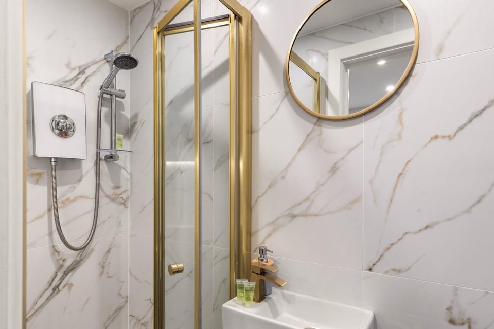 Contemporary Studio near Fulham Broadway Apartment in London