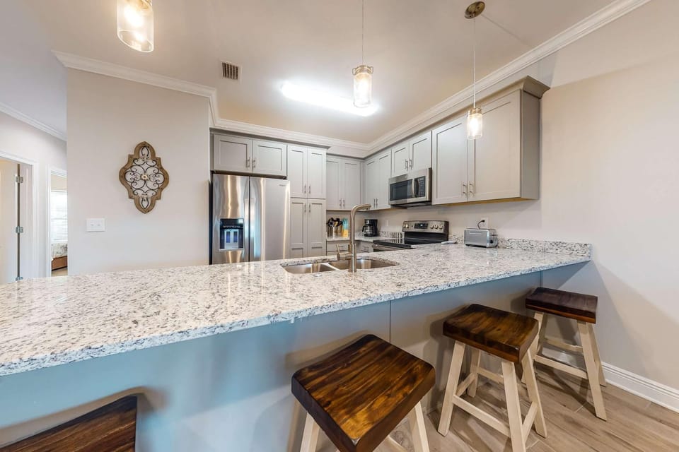Dog-Friendly Condo with Shared Pool Central AC & Free High-Speed WiFi House in Gulf Shores
