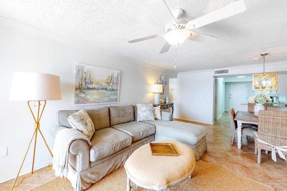 Sunny Beachfront Condo w Free WiFi Furnished Balcony Shared Pool House in West Beach