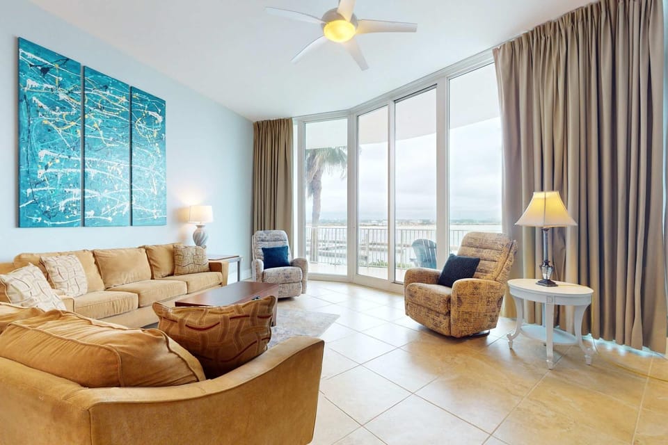 Brilliant water view condo with multiple pools lazy river & internet House in Orange Beach