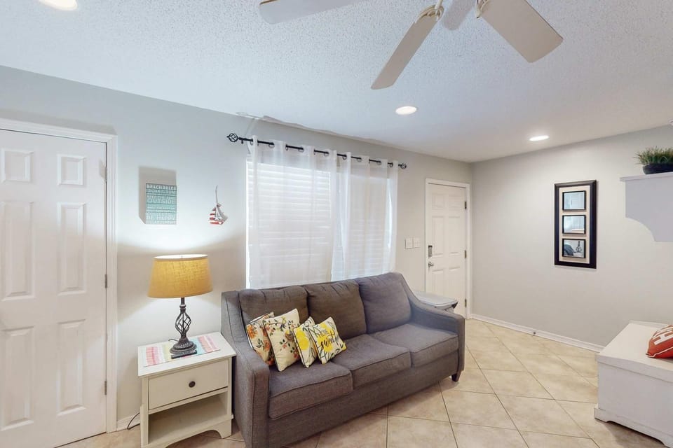 Fun Seahorse condo with gas grill W&D & pool access - walk to West Beach House in West Beach