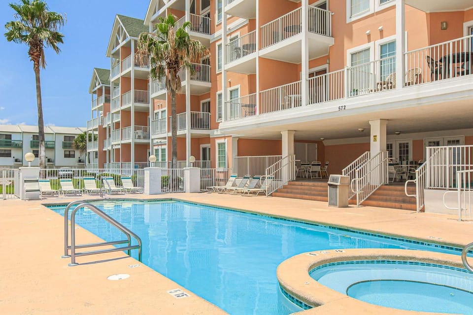 Direct Gulf Front Condo with Resort Pools & Hot Tubs - Steps to Beach House in Gulf Shores