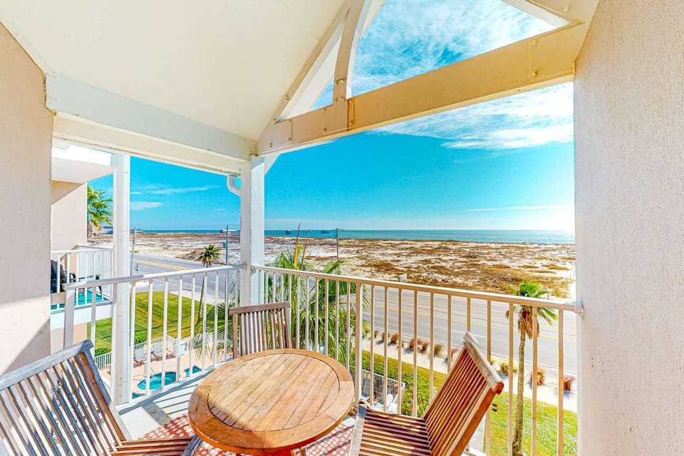Direct Gulf Front Condo with Resort Pools & Hot Tubs - Steps to Beach House in Gulf Shores