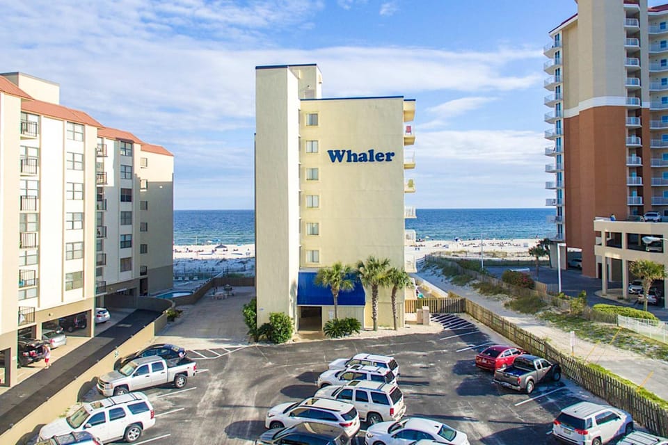 Beachfront Condo Private 6th-Floor Balcony Gulf Views Pool Sundeck House in Gulf Shores