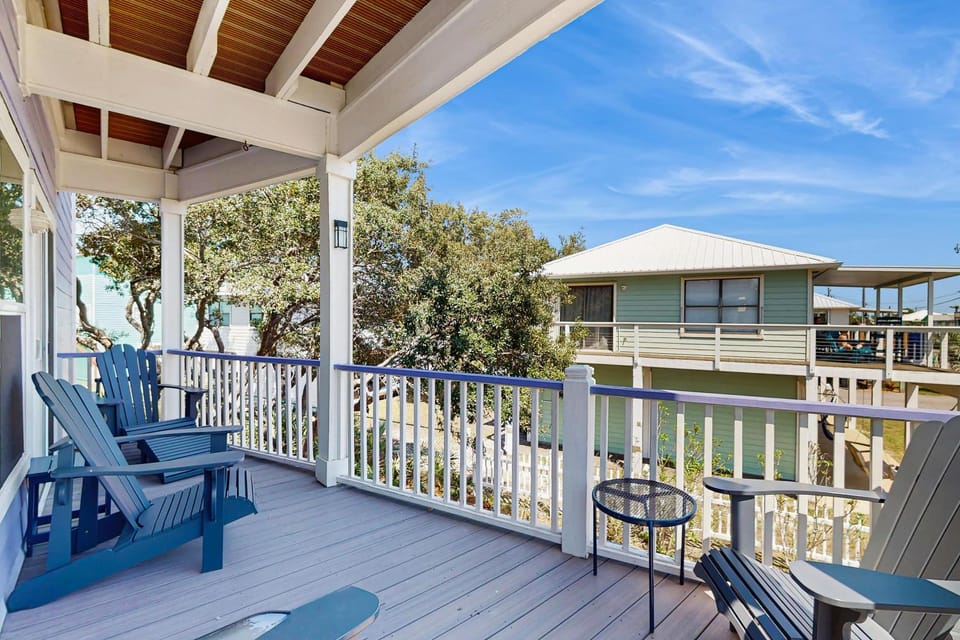 Bright home with decks WiFi AC laundry & shared pool dock - walk to the beach House in West Beach