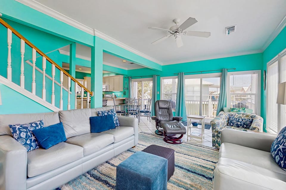 Bright home with decks WiFi AC laundry & shared pool dock - walk to the beach House in West Beach