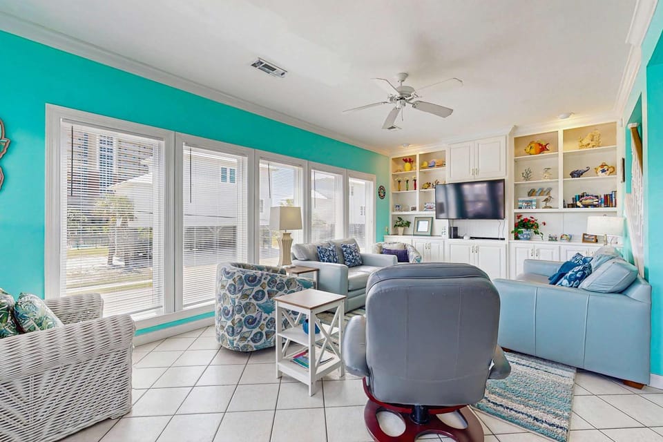 Bright home with decks WiFi AC laundry & shared pool dock - walk to the beach House in West Beach