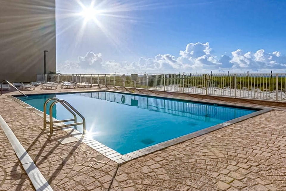 Recently renovated 5th-floor oceanfront condo with pool ocean view & WiFi House in West Beach