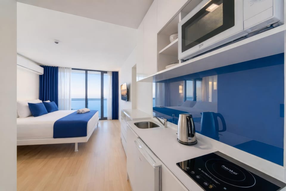 Bed, Coffee/tea facilities, Kitchen or kitchenette, Photo of the whole room, Bedroom, minibar, pet friendly, stove, toaster