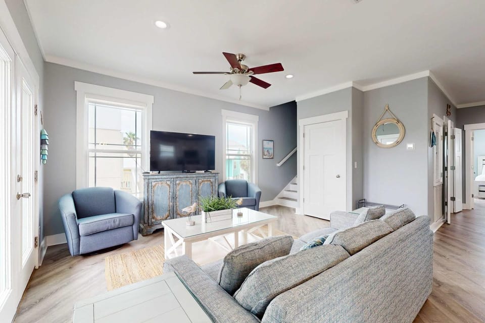 Newly Constructed Beach Home near the Gulf with Private W&D Grill Shared Pool AC House in West Beach