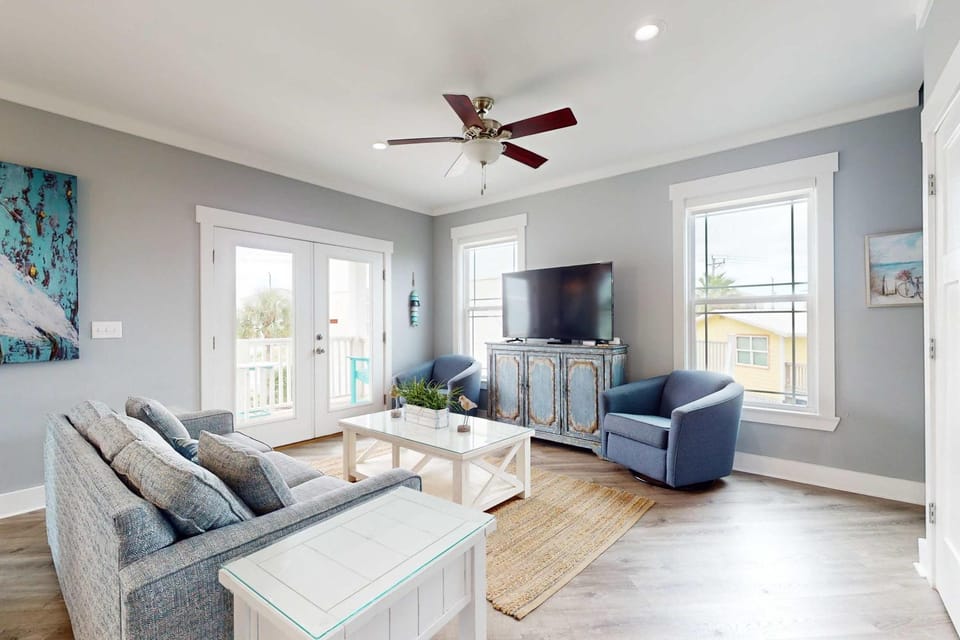 Newly Constructed Beach Home near the Gulf with Private W&D Grill Shared Pool AC House in West Beach