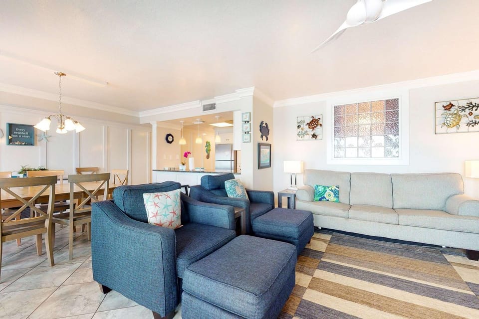 Gulf & Beachfront Condo with Shared Pool Private Balcony Free WiFi Views House in Gulf Shores