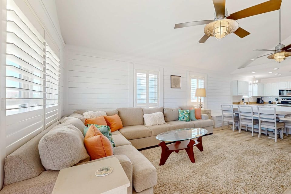 Updated luxurious home w Gulf views gas grill WiFi AC W&D House in West Beach