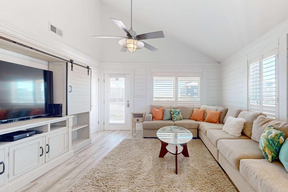 Updated luxurious home w Gulf views gas grill WiFi AC W&D House in West Beach