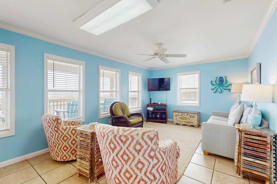 Dog-friendly beachfront home w Gulf views spacious deck WiFi AC W&D House in West Beach