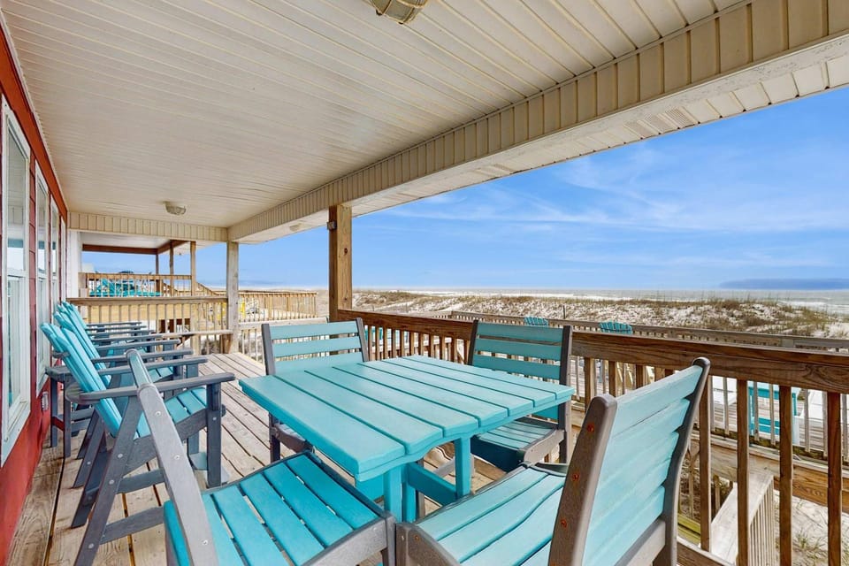 Dog-friendly beachfront home w Gulf views spacious deck WiFi AC W&D House in West Beach