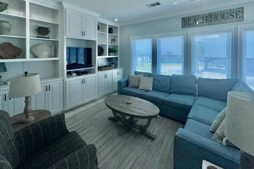 Coastal duplex w multi-levels shared pool and close to beach House in West Beach
