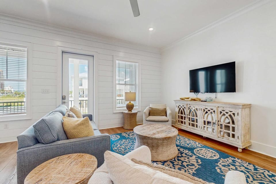 Brillant cottage near beach with shared pool balcony and washer & dryer House in Gulf Shores
