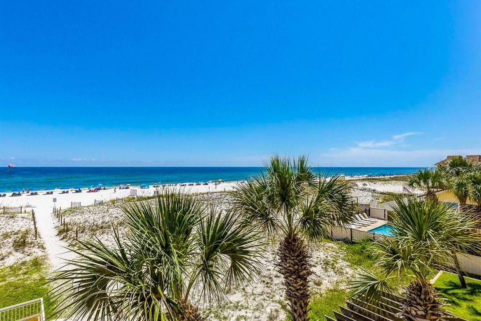 Sunny gulf-front condo with private balcony shared outdoor pool great views House in West Beach