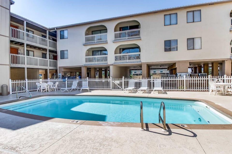 Lakeview Condo with Shared Pool - Just Steps from the Beach House in West Beach