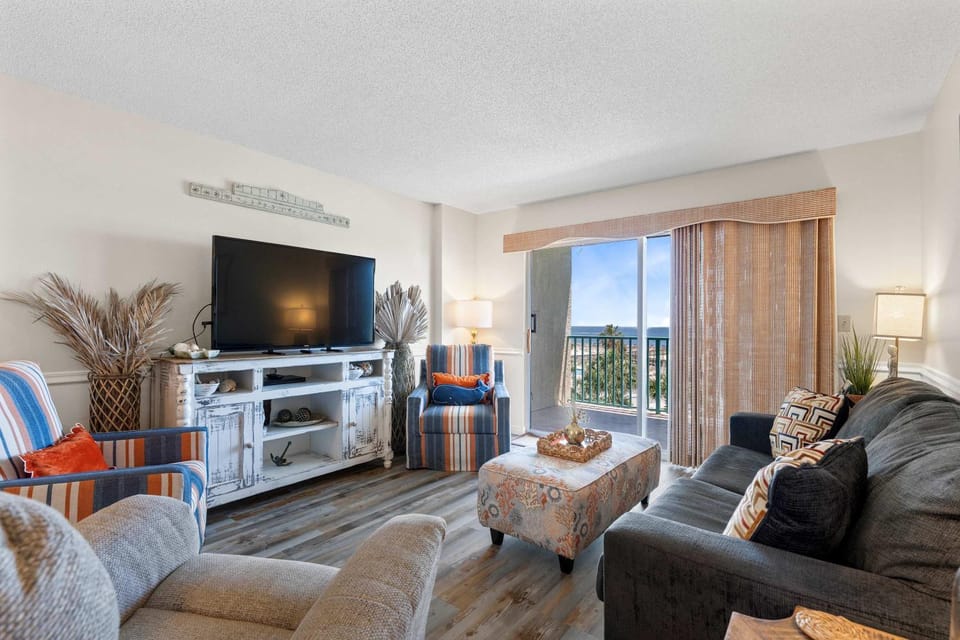 Waterview condo with shared pool panoramic balcony views and WIFI House in Alabama