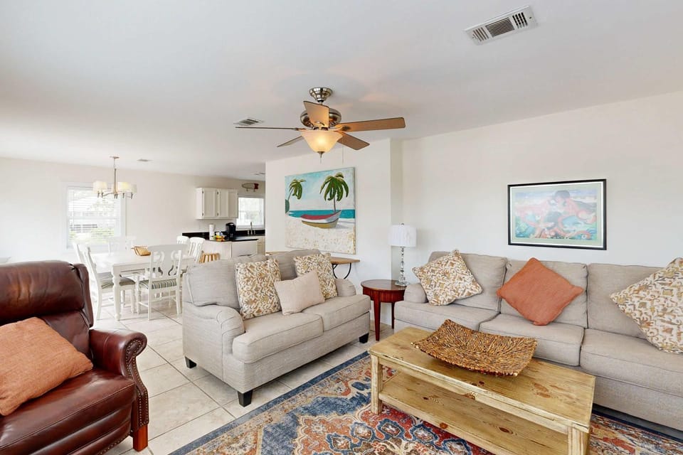 Dog-friendly bay-view home with central AC - snowbirds welcome House in Orange Beach
