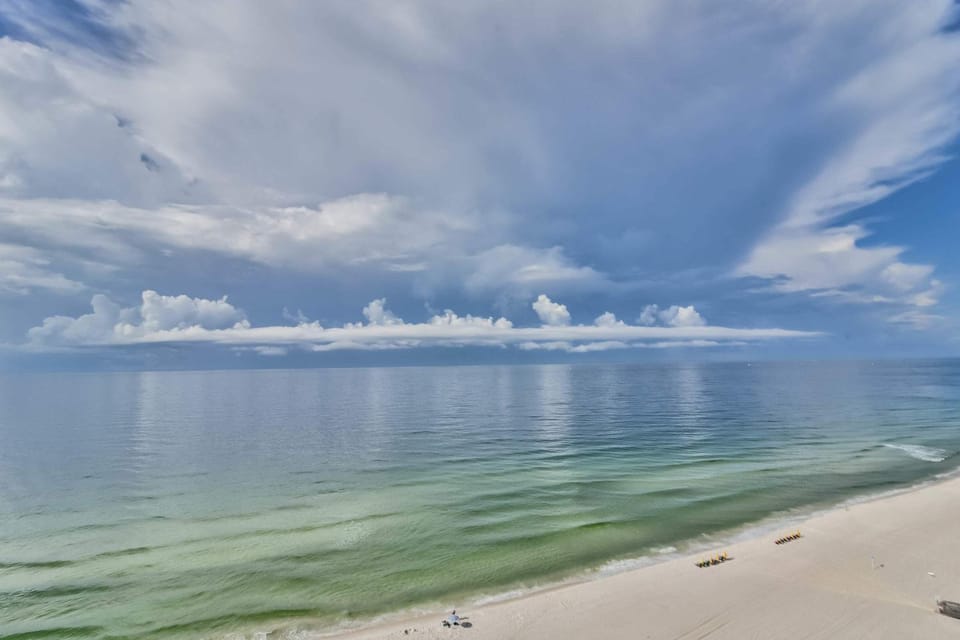 Dog-friendly bay-view home with central AC - snowbirds welcome House in Orange Beach