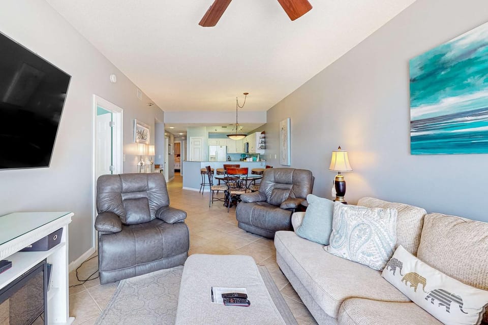 Waterfront condo with shared pool tennis & sauna - near the beach House in Orange Beach