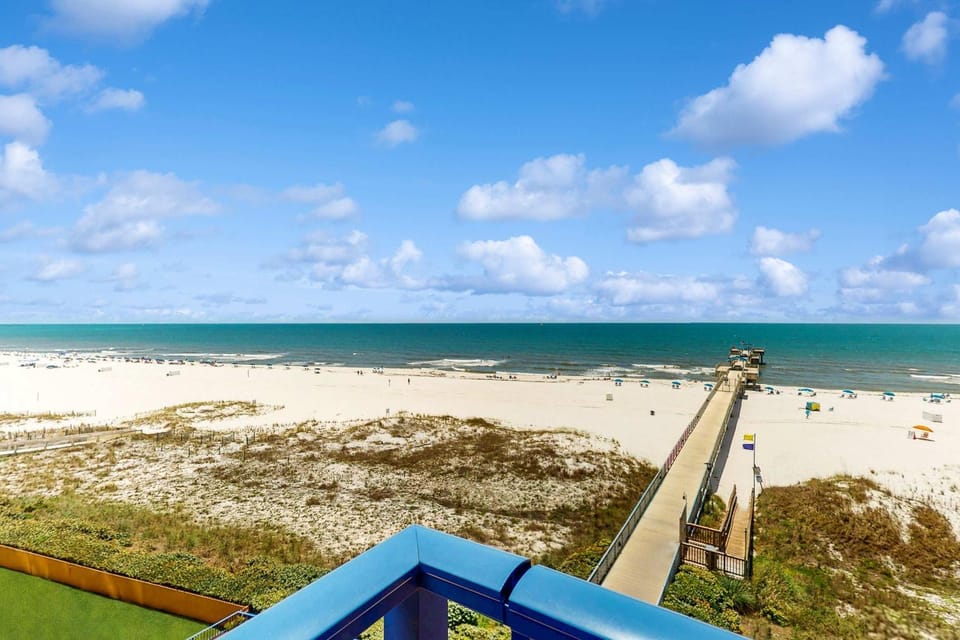 Spacious condo with views pool beach access & private fishing pier House in Orange Beach