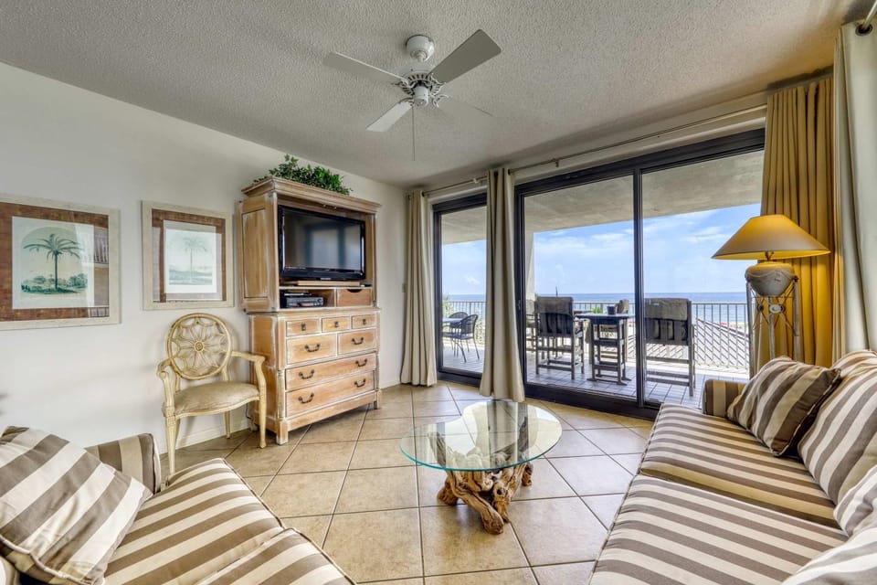 Gulf Front Condo with Shared Pools Hot Tub Tennis & Fitness Room House in Orange Beach