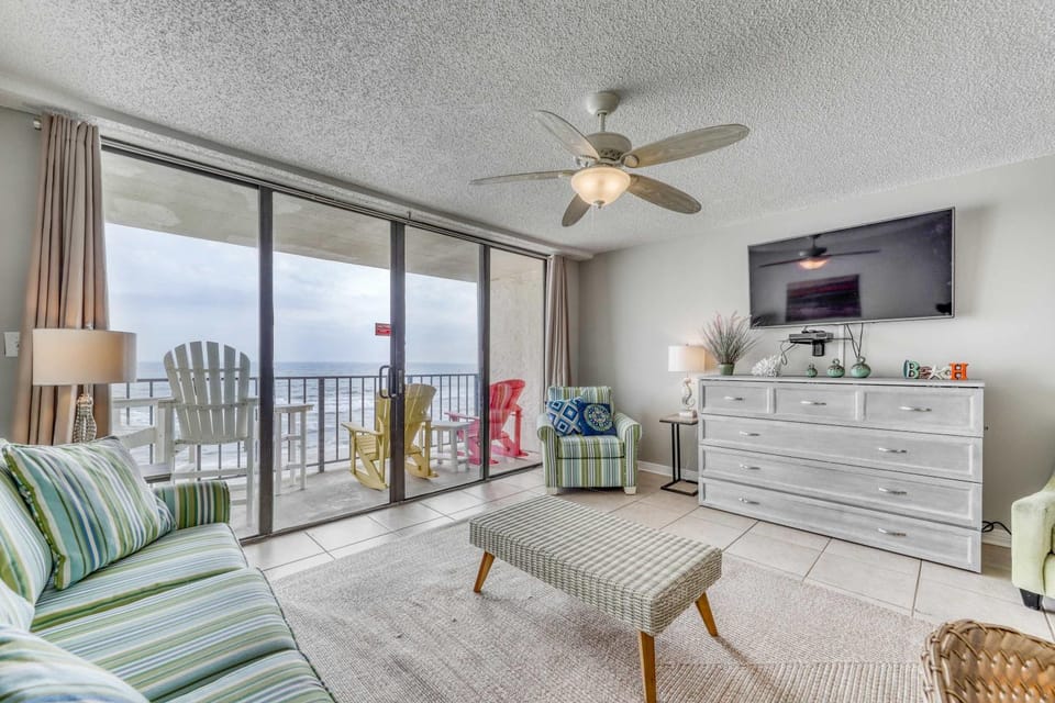 Gulf front condo with great views shared pools & beach access House in Orange Beach