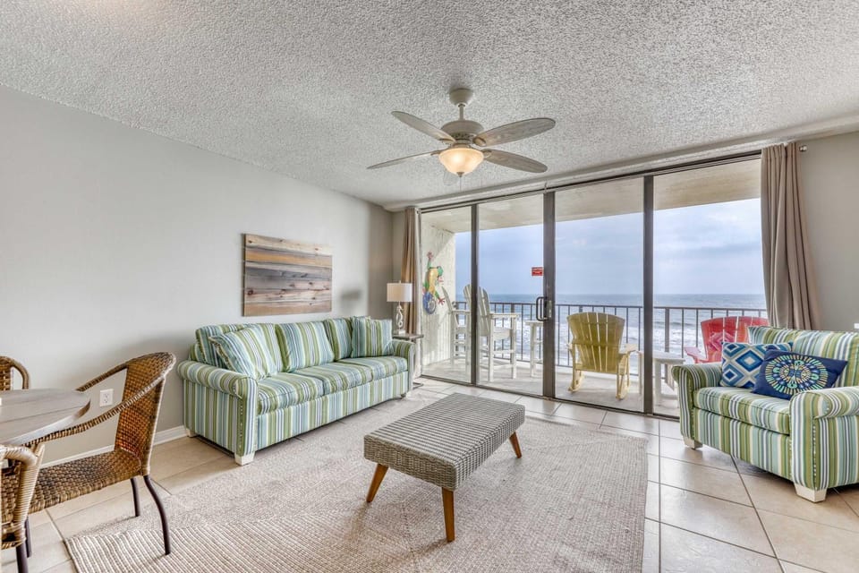 Gulf front condo with great views shared pools & beach access House in Orange Beach