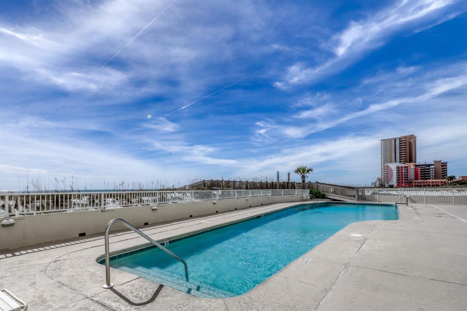 Updated Gulf front condo with beautiful views shared pool sauna and hot tub House in Orange Beach