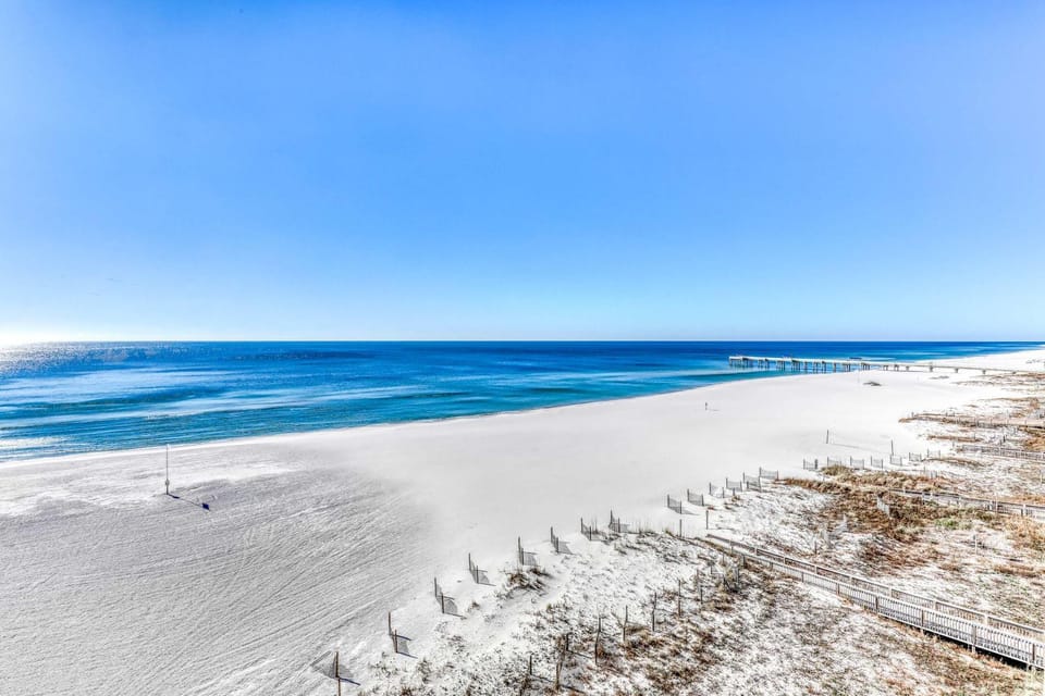 Waterfront corner condo with shared pools wrap-around balcony & tennis courts House in Orange Beach