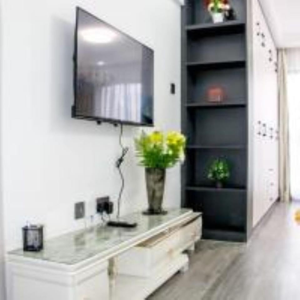 lovely fully furnished studio apartment in kileleshwa with unbeatable city scenic view Apartment in Nairobi