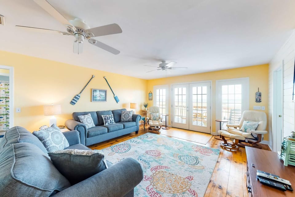 Dog-friendly water view beach house with a full kitchen furnished deck private House in Dauphin Island