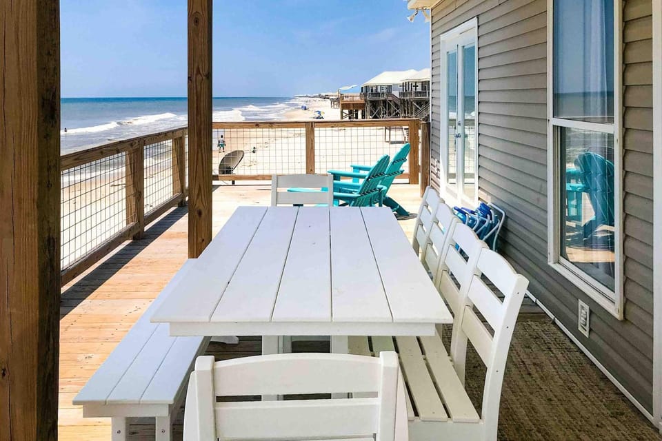 Spacious Beachfront Home with Free WiFi Central AC & a Furnished Deck House in Dauphin Island