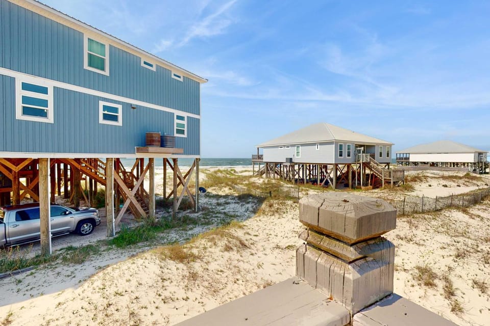 Updated Dog-Friendly Home with Free WiFi Beach Views Covered Porch Washer Dryer House in Dauphin Island