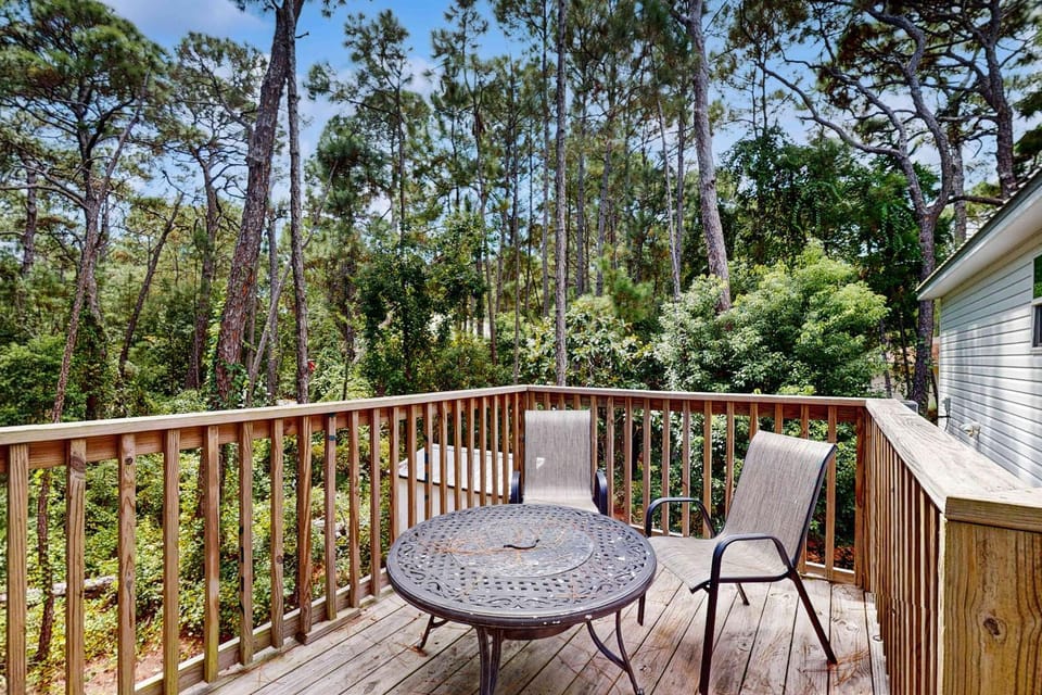 Island Home With Spacious Deck Lower Patio Free WiFi & Beach Access Nearby House in Dauphin Island