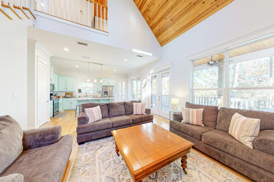 Gorgeous new-build with boat parking bunk room WiFi AC - dogs welcome House in Dauphin Island
